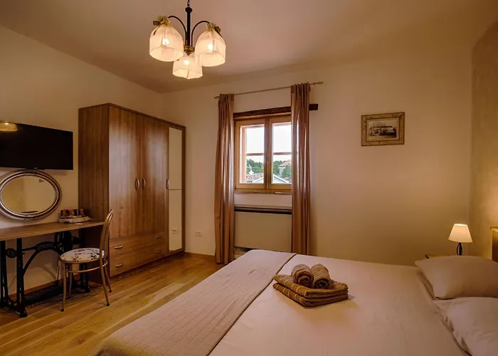 In Mit Privatem Parkplatz By Interhome Tatil Evi